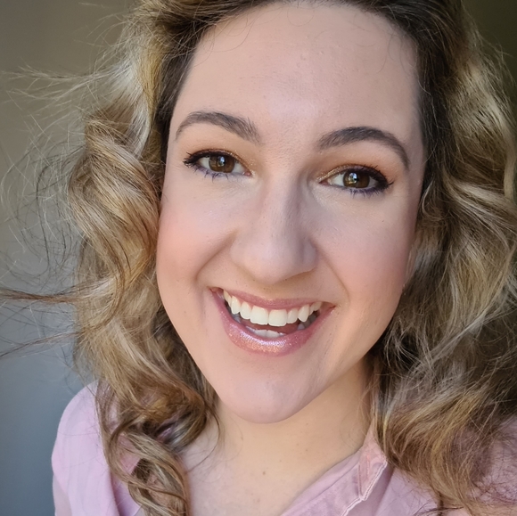 Meet your Posher, Amanda - Picture 1 of 1